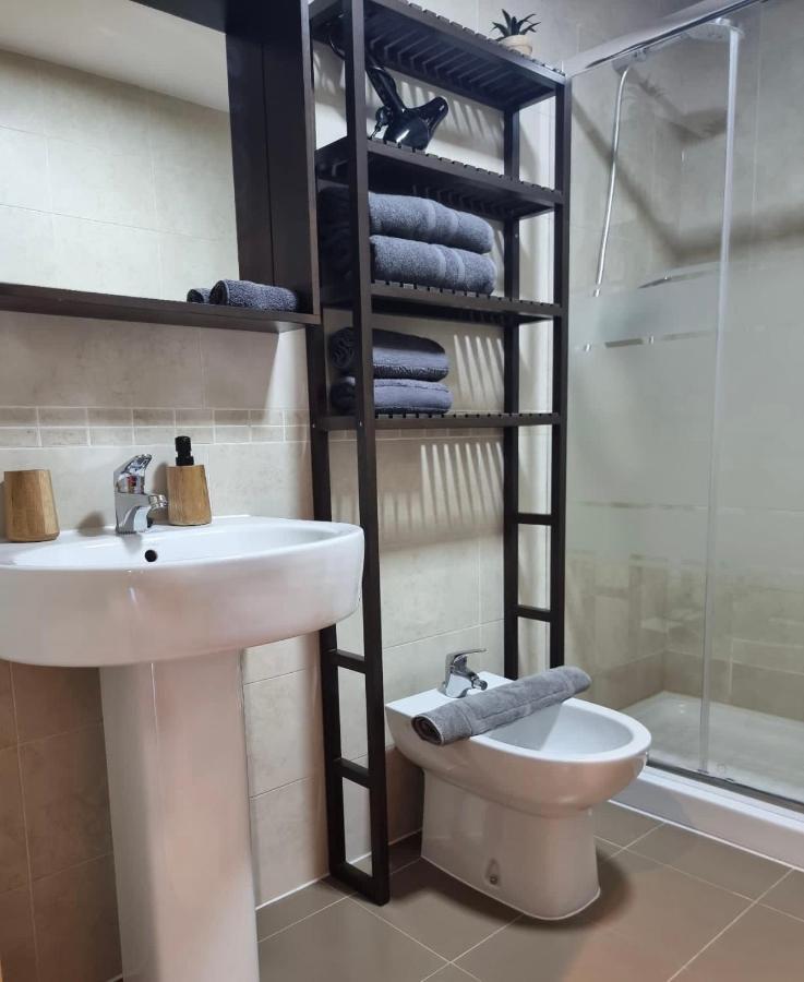 Apartment El Estrecho Close To Center With Parking And Pool Algeciras Bagian luar foto